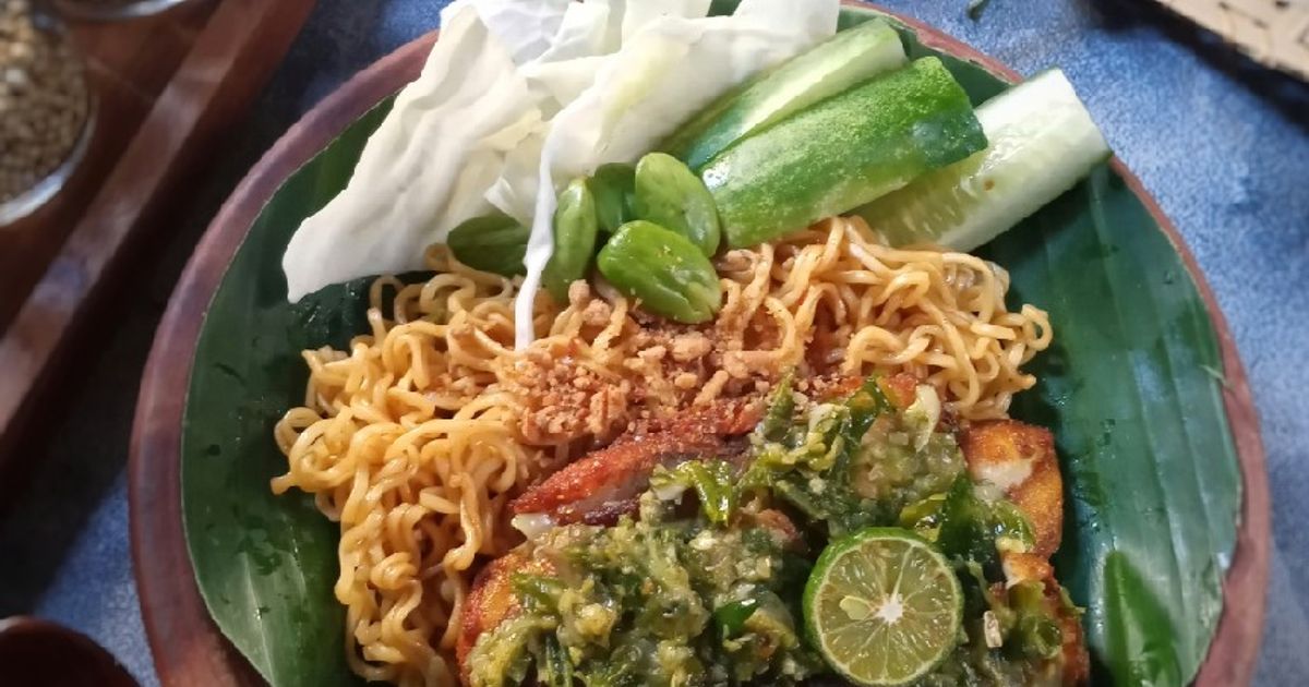 Mie Goreng Ayam Penyet Sambal Ijo