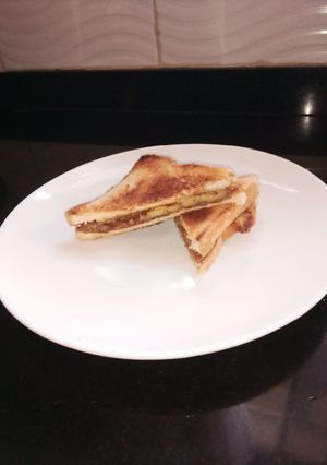 A picture of Peanut butter and banana sandwich.