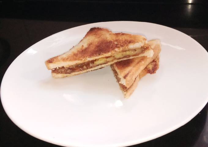 Recipe of Quick Peanut butter and banana sandwich