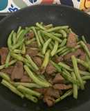 Đậu Co-ve xào thịt (not co-vy) 😅