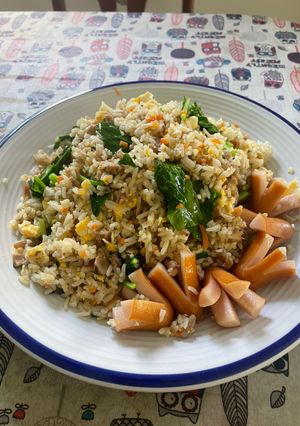 รูปของ ข้าวผัดหมูไส้กรอก