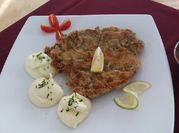 Una foto de churrasco con pure