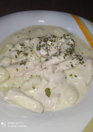 Una foto de Pechuga de pavo con gnocchi y nata