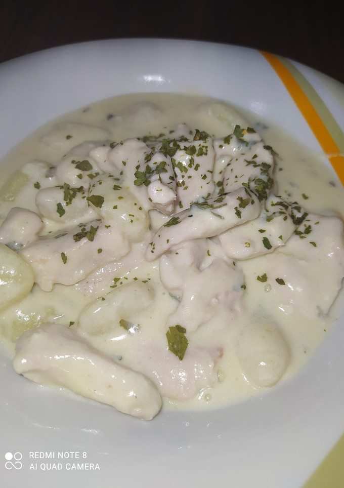 Una foto de Pechuga de pavo con gnocchi y nata