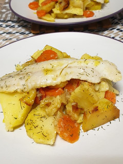 Una foto de Pescado horneado con mantequilla especiada