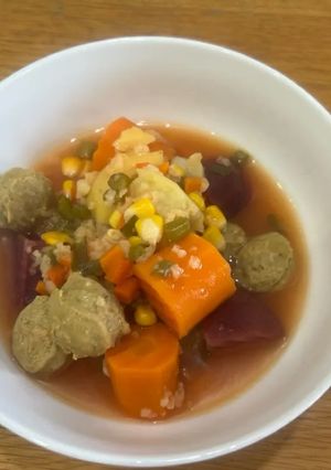 Hình của món Súp rau củ bò viên.
