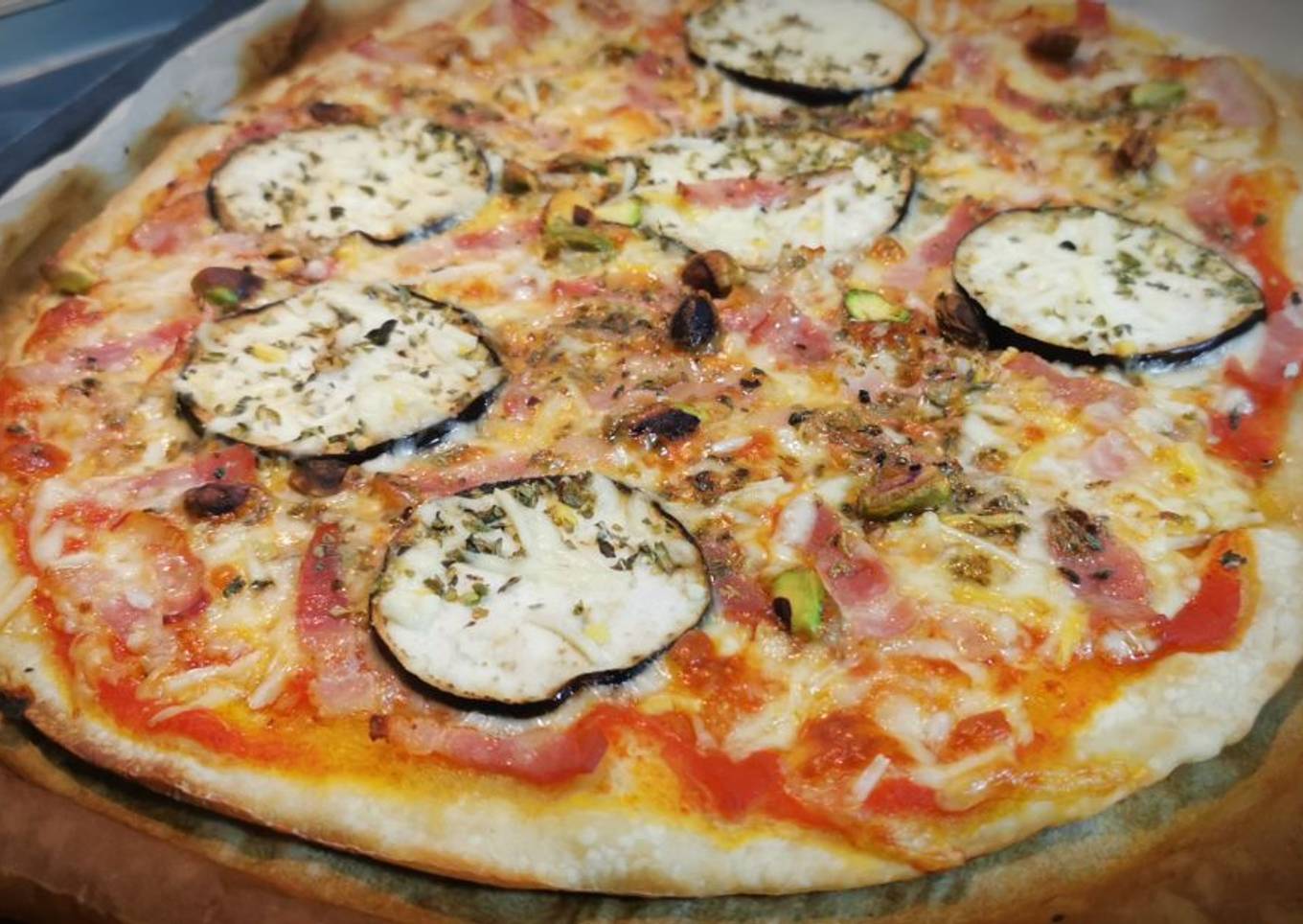 Pizza de Berenjena, Bacon y Pistachos