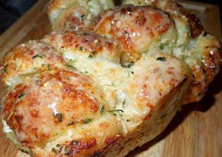 THIS IS IT!  How to Make Garlic &amp; Cheese Pull Apart Bread