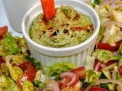 Una foto de salsas para untar pepino