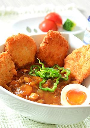 A picture of Spicy Curry Chicken Katsu Bowl with Red Pepper.