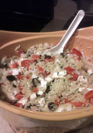 A picture of Mediterranean orzo salad.