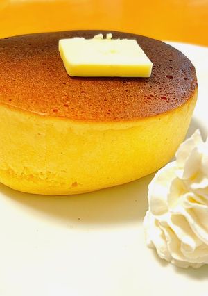 A picture of Thick Soufflé Pancakes Made with Meringue.