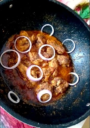 A picture of Chicken masala karahi.