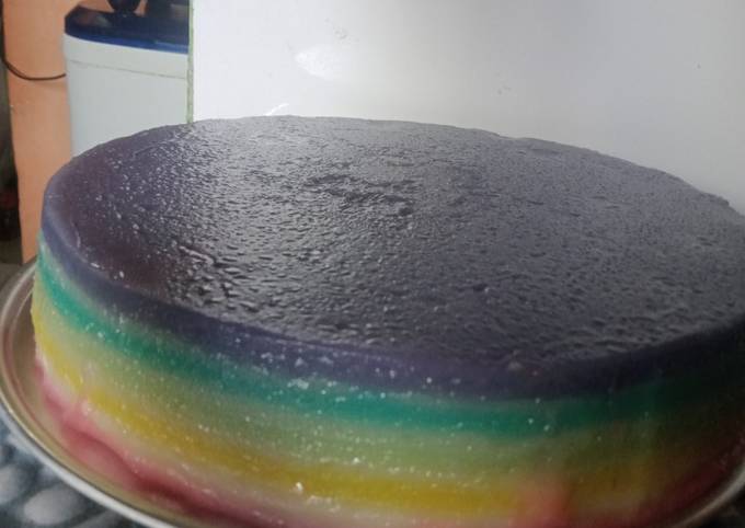 Bagaimana Menyiapkan Lapis tepung terigu &amp; sagu rainbow, Enak