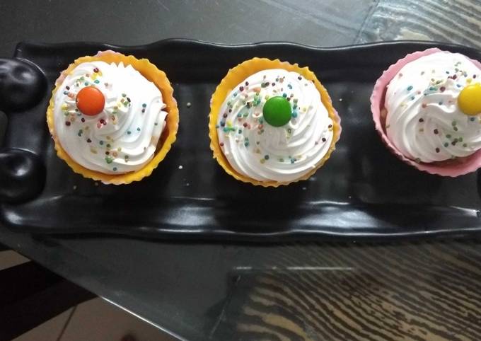 Recipe of Super Quick Fruit pudding in mango strawberry chocolates cup