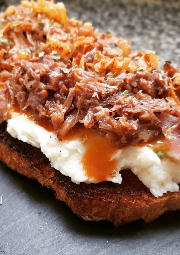 Una foto de Torrada de rabo de ternera y puré de patata