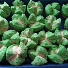 Bolu kukus mekar রেসিপির প্রধান ছবি