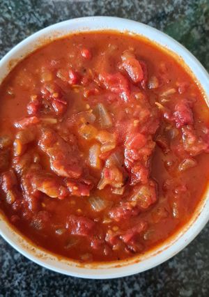 A picture of Homemade tomato sauce.