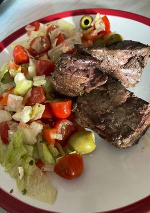 Bárány máj friss salátával recept fotója