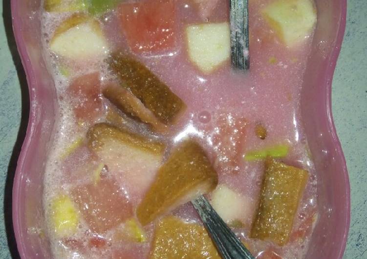 Sup buah segar sari soda