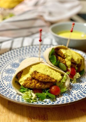 Foto principal de Hamburguesas vegetarianas de calabaza asada y salsa ligera de curry