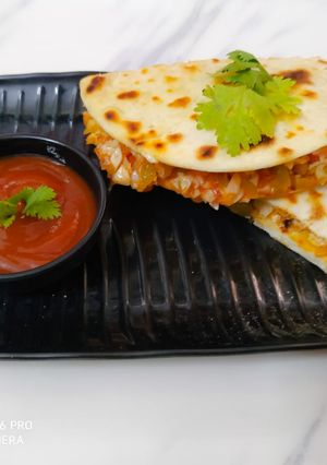 A picture of Pizza sandwich.