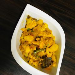 A picture of Aloo and gobi sabzi.