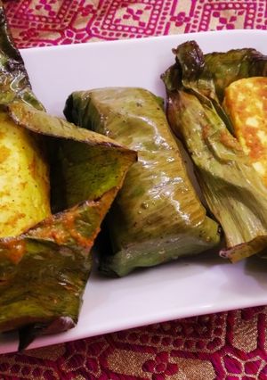 A picture of Spicy paneer steamed in banana leaf wrap.