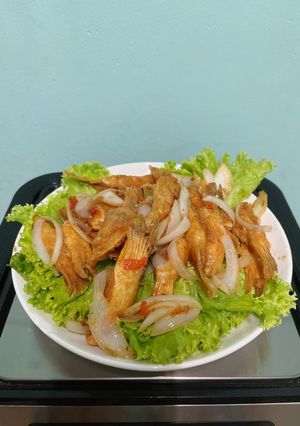 Hình của món Vây cá hồi chiên mắm me.