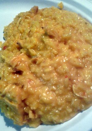 A picture of creamy chicken and yellow rice.