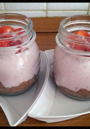 A picture of Amies Strawberries & Cream Cheesecake Jars.