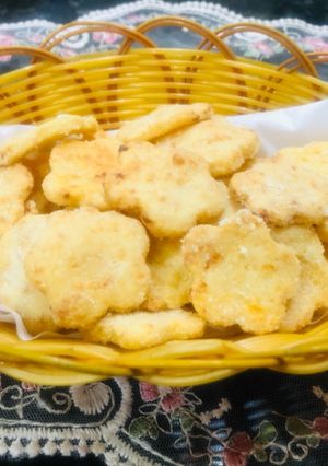 A picture of Crispy Cheese Crackers.