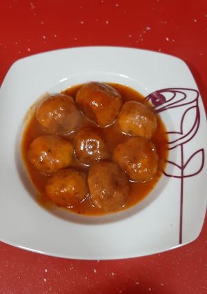 Una foto de Albóndigas de pescado con tomate