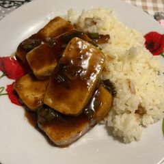 A picture of Tofu in garlic sauce.