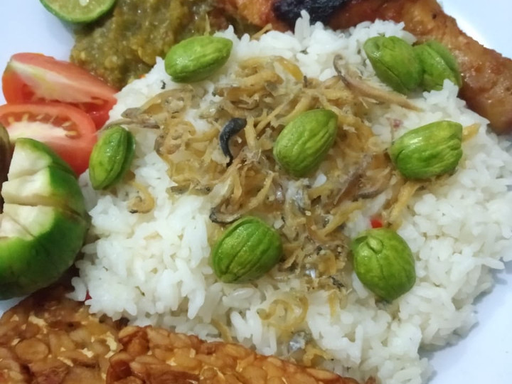 Bagaimana Menyiapkan Nasi liwet + ayam bakar + sambal ijo yang Lezat Sekali