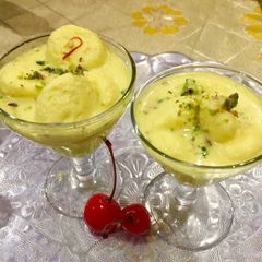 A picture of Falhari rasmalai.