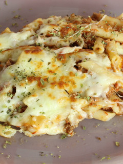 Una foto de Macarrones boloñesa con salsa de bechamel