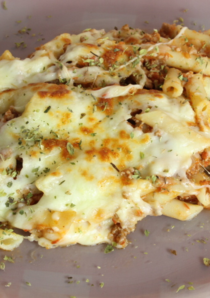 Una foto de Macarrones boloñesa con salsa de bechamel