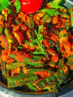 बेसन वाली भिंडी (Besan wali bhindi recipe in Hindi) रेसिपी मुख्य फोटो