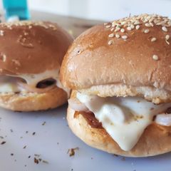 A picture of Mushroom Cheese Burger.