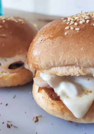 A picture of Mushroom Cheese Burger.