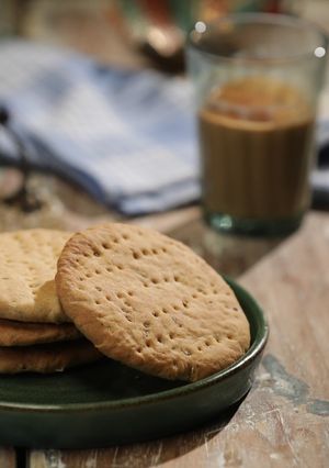 A picture of Baked mathri.