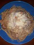Tallarines con puerco en salsa de tomates