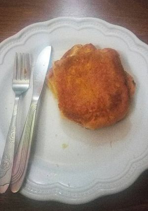 A picture of French toast.