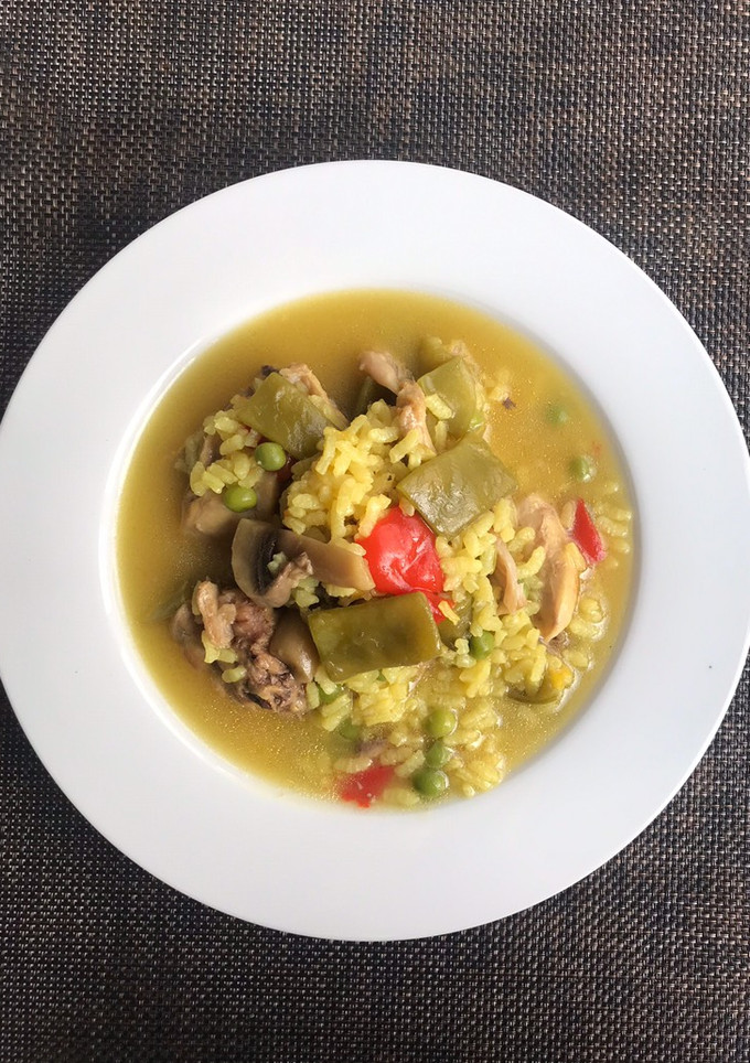 Una foto de Arroz caldoso con setas, verduras y carne, facilito!!