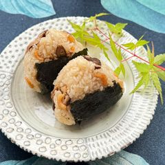 A picture of Japanese Seafood Onigiri.