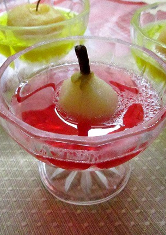 Una foto de Peras y manzanas en gelatinas de sabores