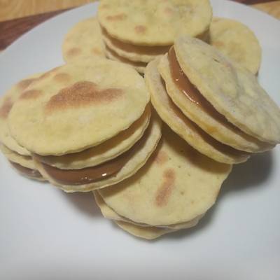 Alfajor de hojarasca Receta de Cathy Thomas- Cookpad