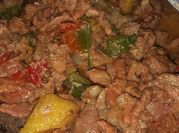 Una foto de lomo enchilado con chile guajillo