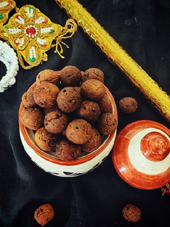 இனிப்பு சீடை(sweet seedai recipe in tamil) செய்முறை முக்கிய புகைப்படம்